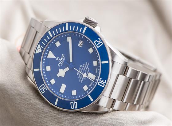 帝陀Pelagos：鈦制帶氦逃逸閥的計時器